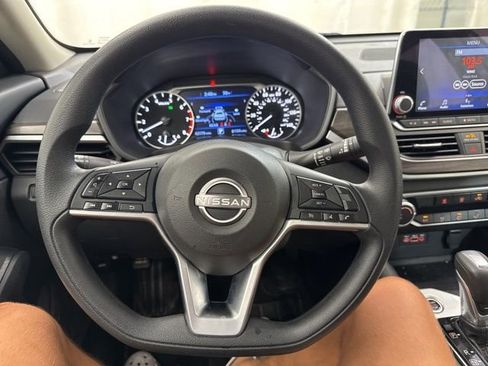 Used 2025 Nissan Altima 2.5 SV FWD image 21