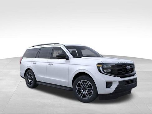 New 2025 Ford Expedition Active image 8
