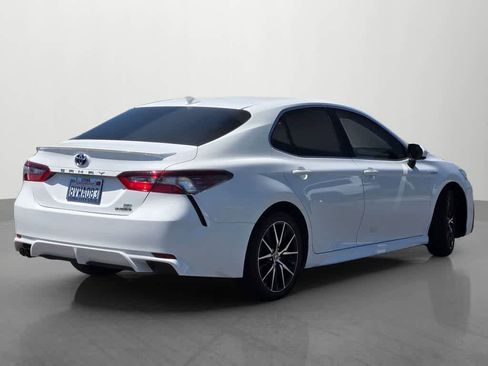 Used 2021 Toyota Camry SE FWD image 6