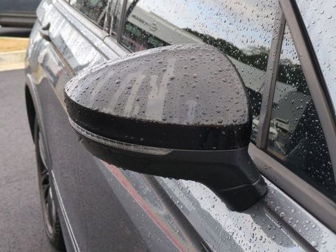 Used 2022 Volkswagen Tiguan SE R-Line image 12