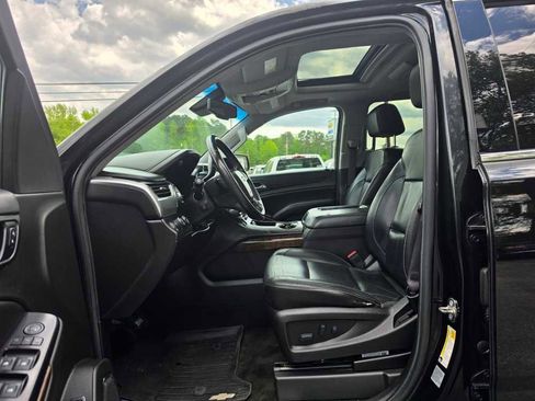 Used 2017 Chevrolet Suburban LT image 13