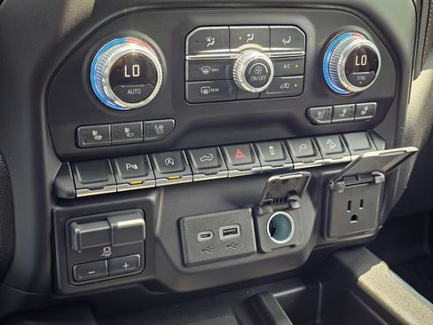 Used 2020 GMC Sierra 1500 AT4 w/ AT4 Premium Package AWD/4WD image 29