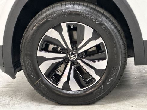 New 2026 Volkswagen Atlas SE FWD image 25