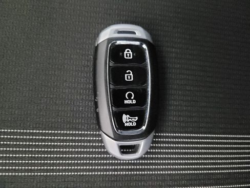 Used 2024 Hyundai Venue SEL FWD image 32