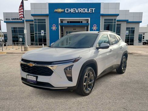 Used 2025 Chevrolet Trax LT w/ LT Convenience Package FWD image 1