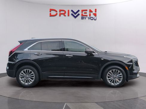 Used 2025 Cadillac XT4 Premium Luxury FWD image 6