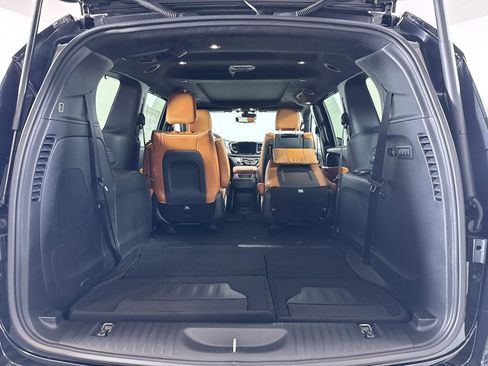 New 2026 Chrysler Pacifica Pinnacle image 11