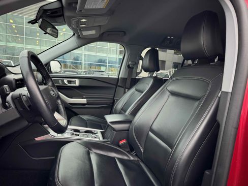 Certified 2021 Ford Explorer XLT w/ Equipment Group 202A image 15