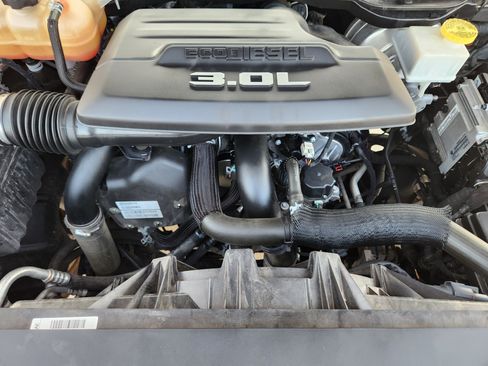 Used 2020 RAM 1500 Laramie image 31