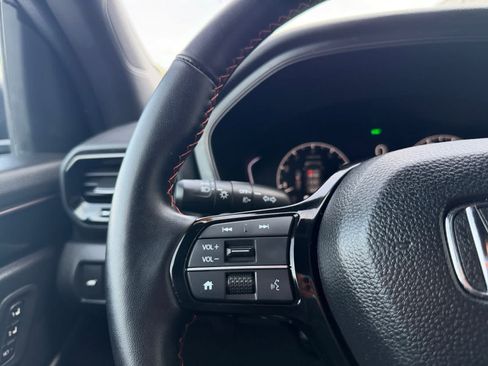 Used 2025 Honda Pilot TrailSport image 28