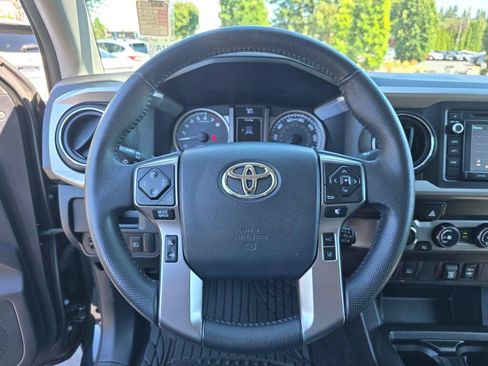 Used 2019 Toyota Tacoma SR5 AWD/4WD image 18