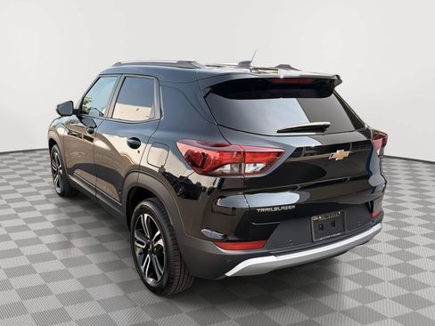 Used 2024 Chevrolet TrailBlazer LT w/ LT Cold Weather Package FWD image 3