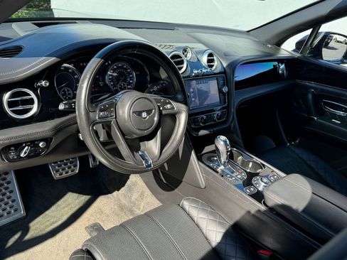 Used 2017 Bentley Bentayga image 15