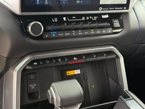 Used 2024 Toyota Sequoia Platinum AWD/4WD image 18