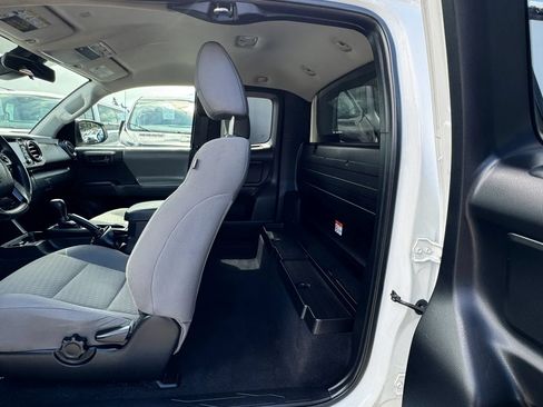 Used 2022 Toyota Tacoma SR RWD image 10