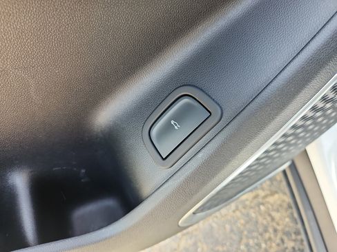 Used 2025 Buick Enclave Preferred FWD image 22