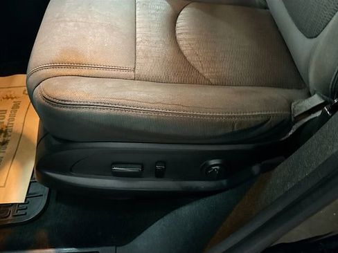 Used 2017 Chevrolet Traverse LT w/ Style and Technology Package FWD image 18