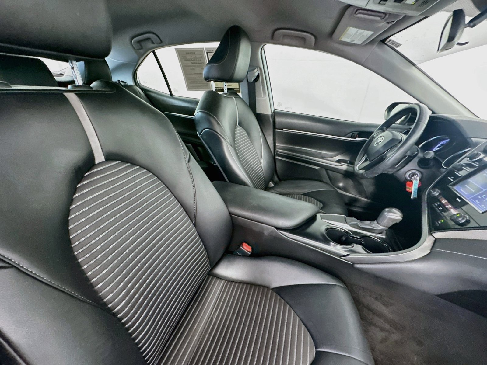 Used 2020 Toyota Camry SE FWD image 20