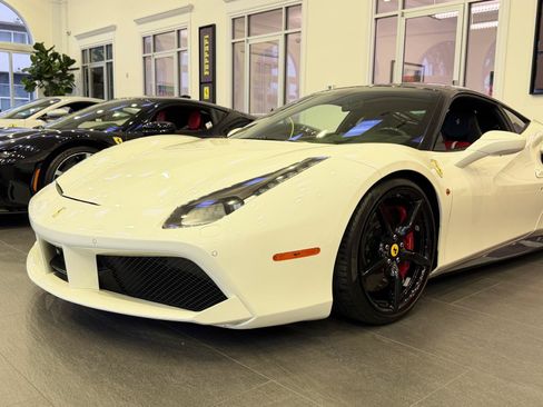 Used 2017 Ferrari 488 GTB RWD image 7