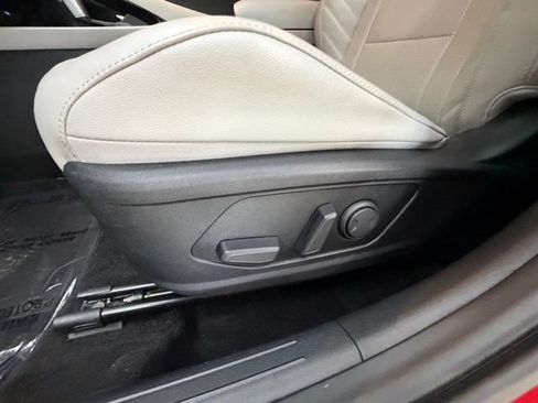Used 2023 Hyundai Elantra Limited w/ Preferred Accessory Package FWD image 31