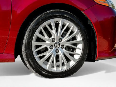 Used 2018 Toyota Camry XLE image 61