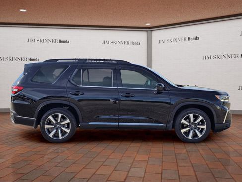 Certified 2024 Honda Pilot Touring image 7