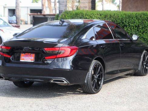 Used 2018 Honda Accord Sport image 9