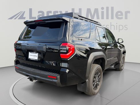 Certified 2025 Toyota 4Runner SR5 AWD/4WD image 5