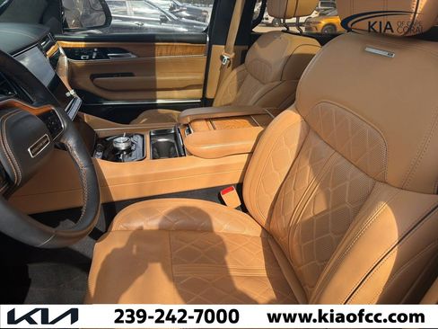 Used 2022 Jeep Grand Wagoneer Series III image 3