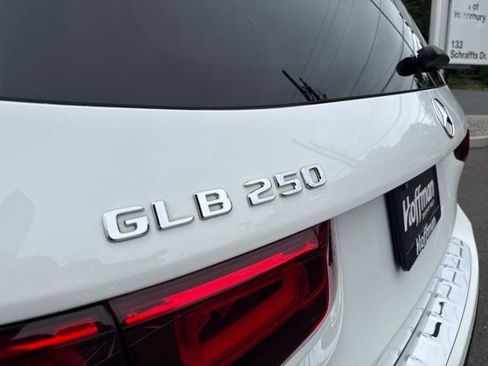 Used 2022 Mercedes-Benz GLB 250 4MATIC image 18