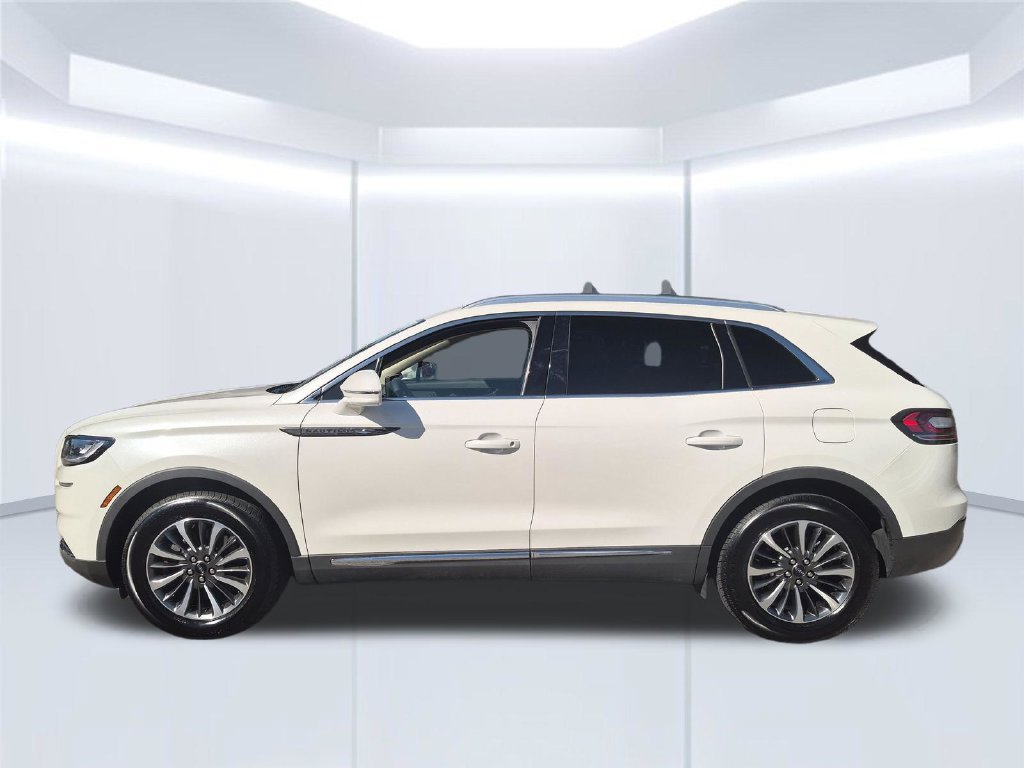 Used 2022 Lincoln Nautilus FWD w/ Premium Package image 3