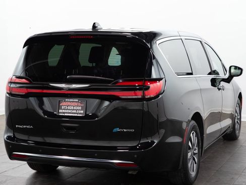 Used 2024 Chrysler Pacifica Limited FWD image 14
