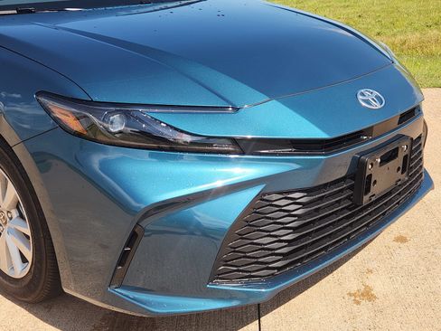 Used 2025 Toyota Camry LE w/ Convenience Package FWD image 12