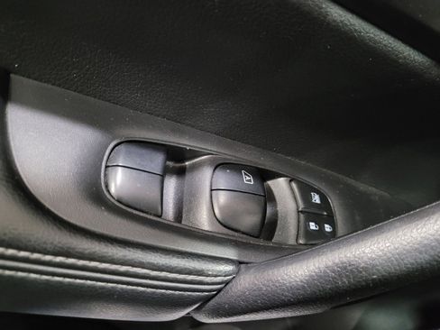 Used 2015 Nissan Rogue SV AWD/4WD image 27