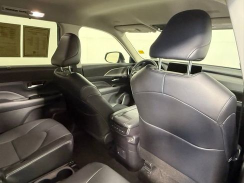 Used 2024 Toyota Grand Highlander XLE image 40