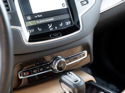 Used 2019 Volvo XC90 T6 Momentum image 14