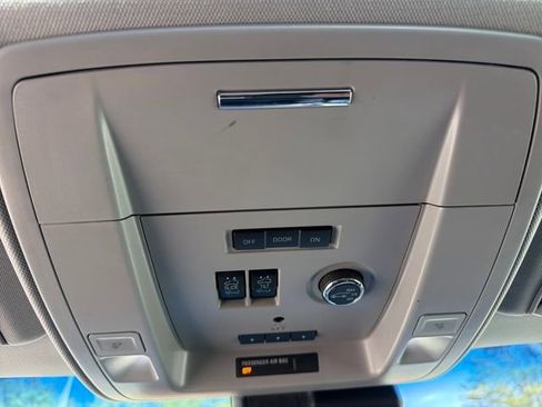 Used 2017 Chevrolet Suburban LT image 30