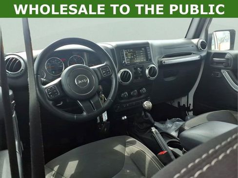 Used 2016 Jeep Wrangler Unlimited Sahara w/ Dual Top Group AWD/4WD image 9