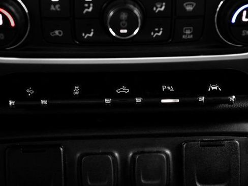 Used 2018 GMC Sierra 1500 SLT AWD/4WD image 42