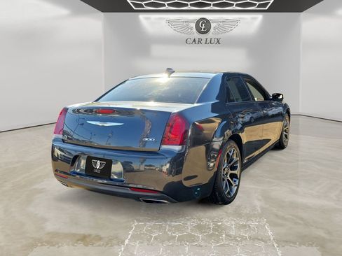 Used 2018 Chrysler 300 S image 5
