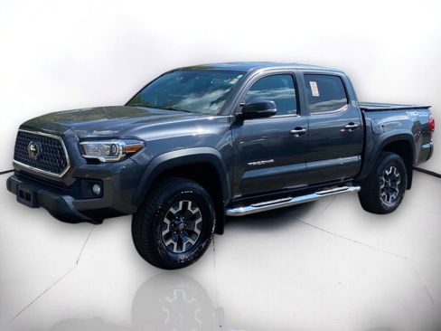 Used 2018 Toyota Tacoma TRD Off-Road w/ Technology Package image 2