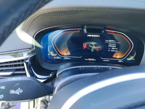 Used 2022 BMW M550i xDrive AWD/4WD image 9