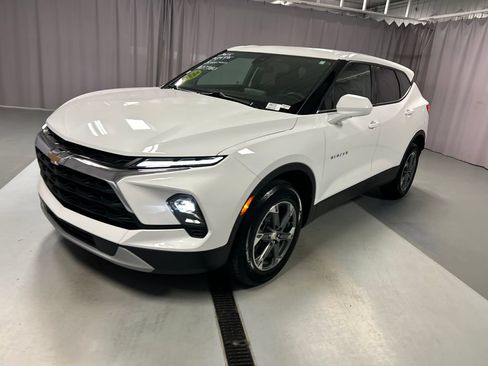 Used 2025 Chevrolet Blazer LT FWD image 3