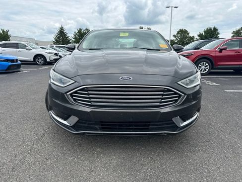 Used 2018 Ford Fusion SE w/ Equipment Group 602A FWD image 2