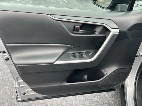 Used 2022 Toyota RAV4 LE FWD image 20