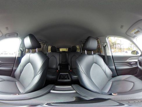 Used 2025 Toyota Grand Highlander XLE image 42