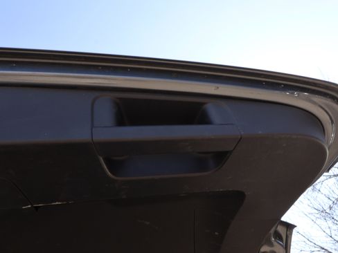 Used 2019 Volkswagen Tiguan SE image 18