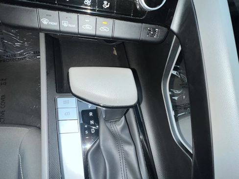 Certified 2024 Hyundai Elantra SEL image 17