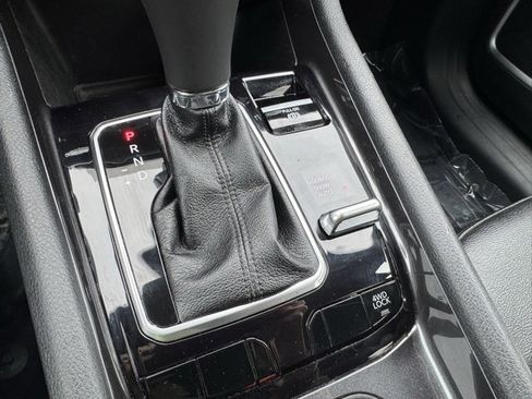 Used 2024 Jeep Compass Latitude image 11