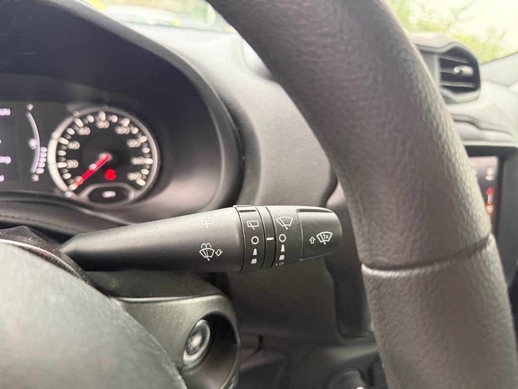 Used 2023 Jeep Renegade Latitude AWD/4WD image 38